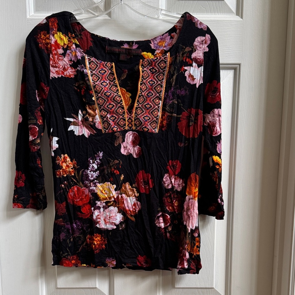 Floral Embroidered Women's Blouse - Black and Red